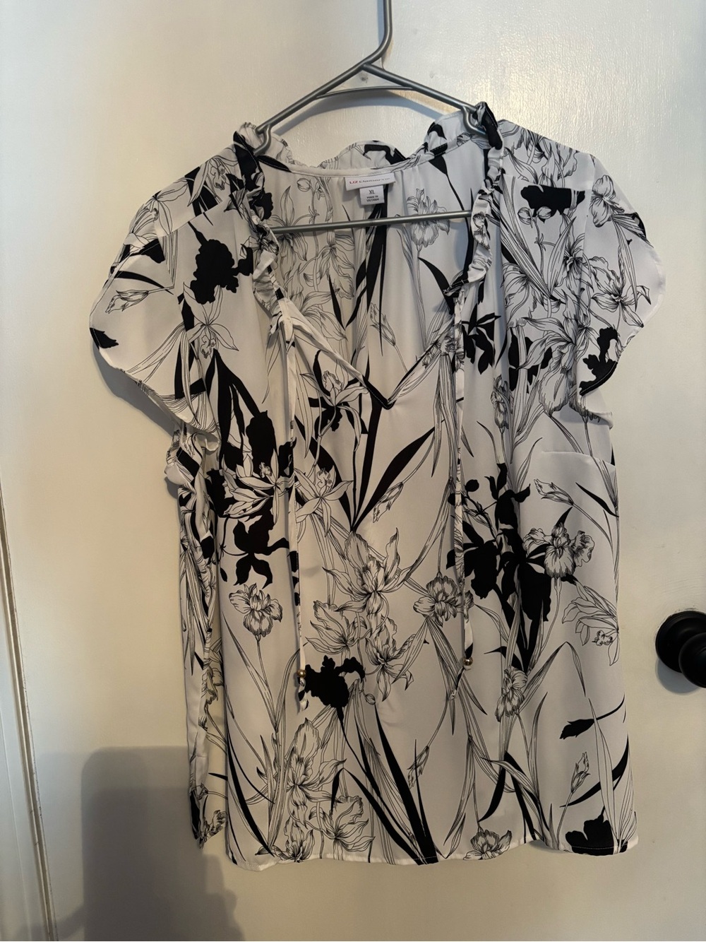 Liz Claiborne Black & White Floral Tie-Front V-Neck Blouse